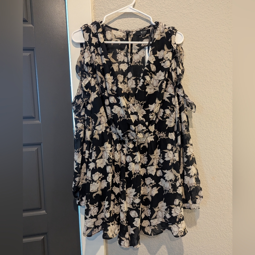 Floral Black and White cold shoulder longsleeve Dress